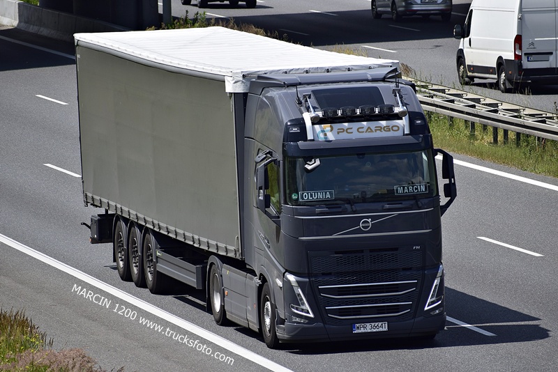 _DSC4961 PC CARGO-crop-VOLVO FH5.JPG