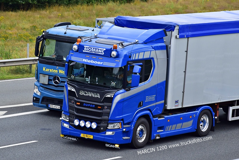 _DSC9048 BIOTRANS NIEBOER-crop-SCANIA R590 V8 NG.JPG