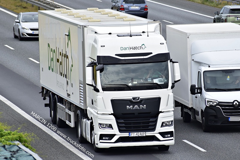 DAN HATCH-crop-MAN TGX II.JPG