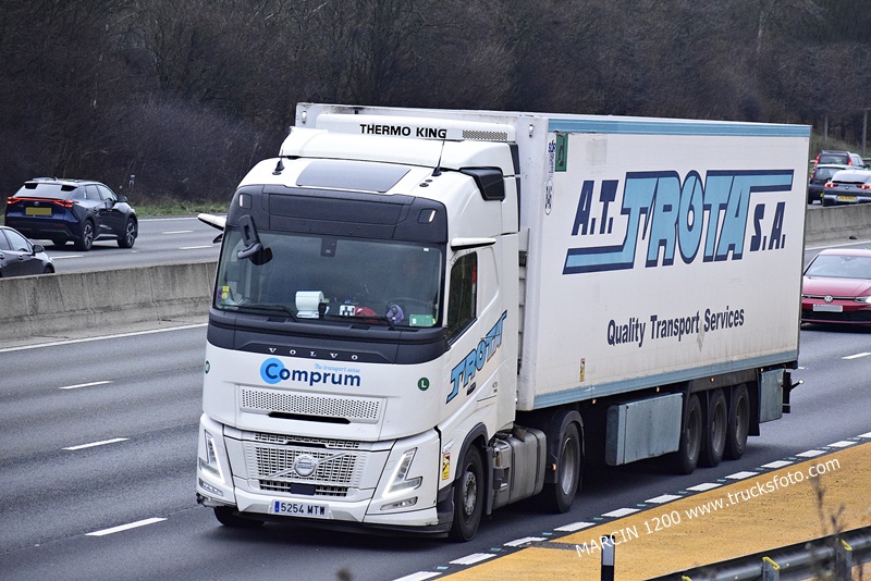_DSC9045 TROTA-crop-VOLVO FH AERO.JPG