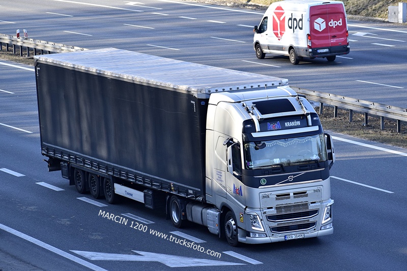 _DSC3218 MCM KRAKÓW-crop-VOLVO FH4.JPG
