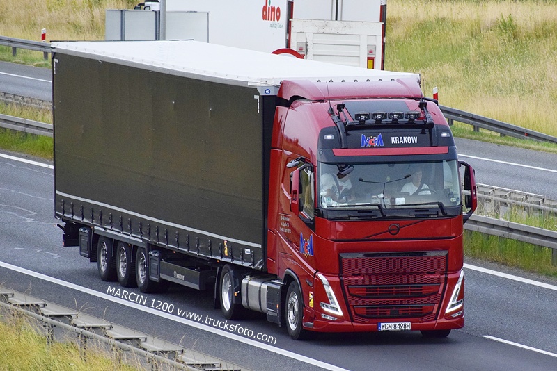 _DSC4874 MCM KRAKÓW-crop-VOLVO FH5.JPG