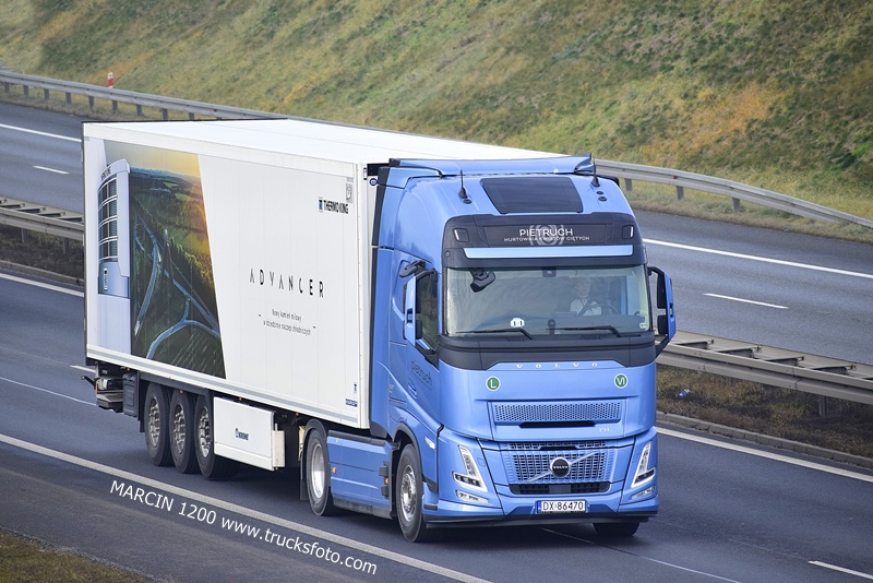 _DSC8669 PIETRUCH-crop-VOLVO FH AERO - KRONE ADVANCER THERMO KING.JPG