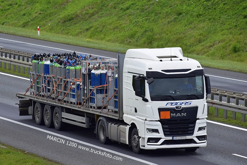 _DSC3190 PBGAS-crop-MAN TGX II.JPG