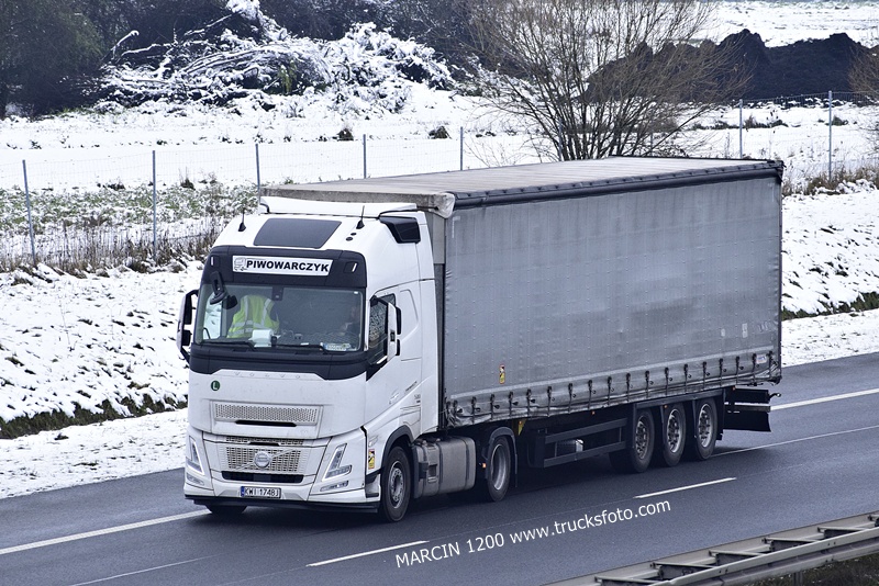 _DSC5909 Piwowarczyk-crop-VOLVO FH AERO.JPG