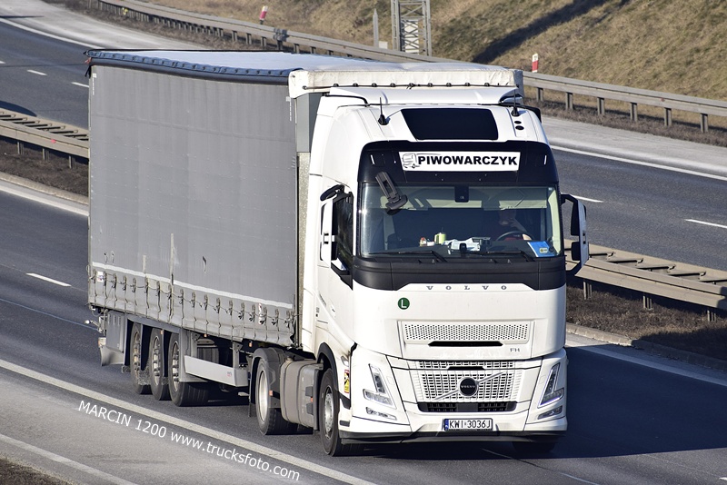 _DSC1031 PIWOWARCZYK-crop-VOLVO FH AERO.JPG