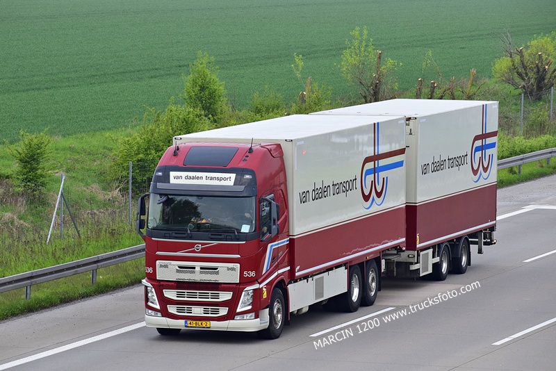 _DSC3982 VAN DAALEN TRANSPORT-crop-VOLVO FH4.JPG
