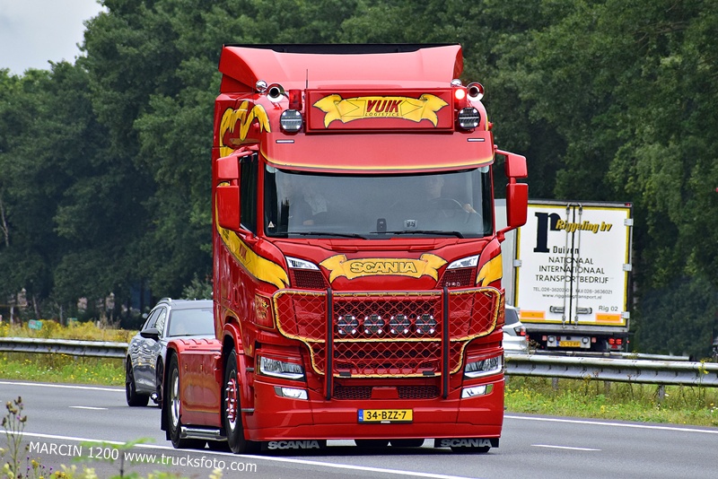 _DSC0426 VUIK LOGISTICS-crop-SCANIA R NG.JPG