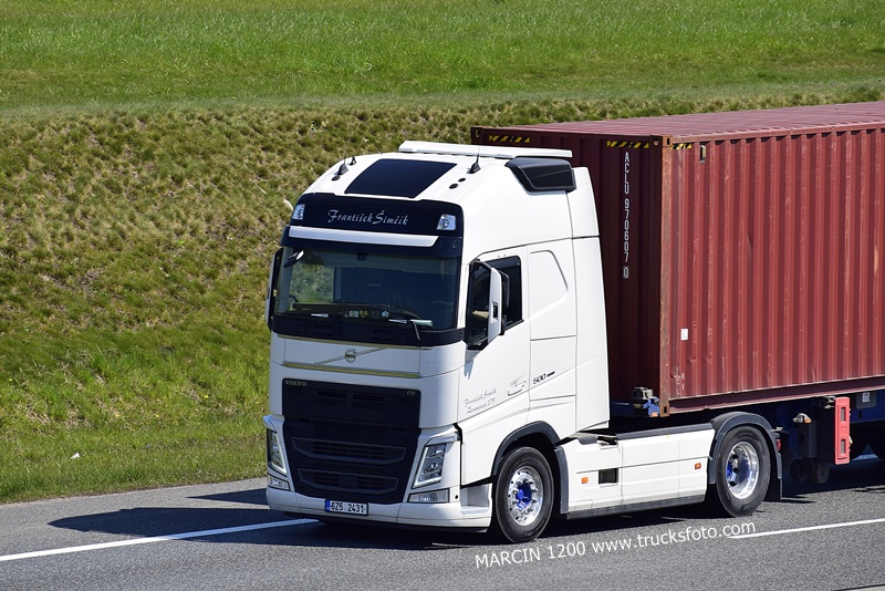 _DSC5774 FRANTISEK SIMCIK-crop-VOLVO FH4.JPG