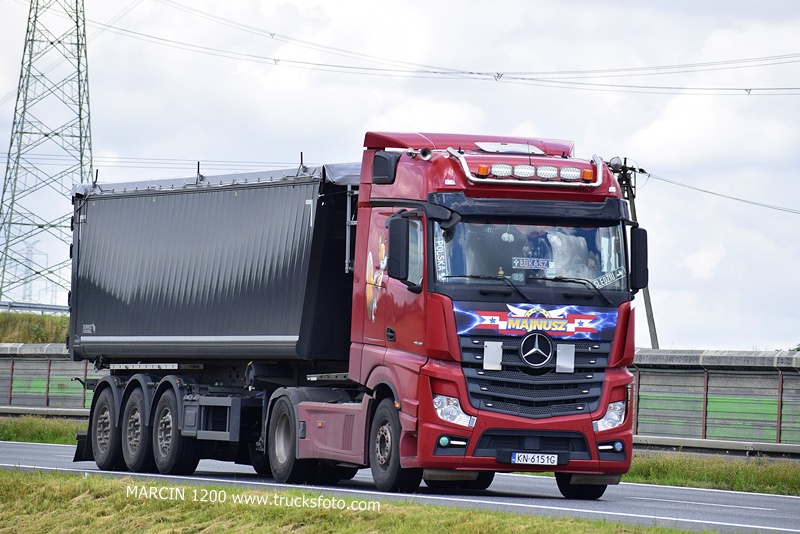 MAJNUSZ (3)-crop-ACTROS MP4 - Tails sonic.JPG