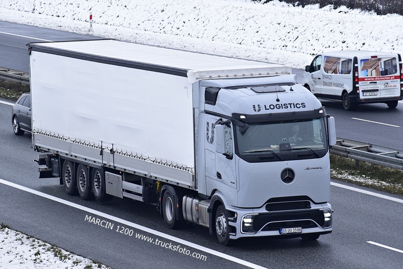 _DSC5886 ULOGISTICS-crop-ActrosL ProCabin.JPG