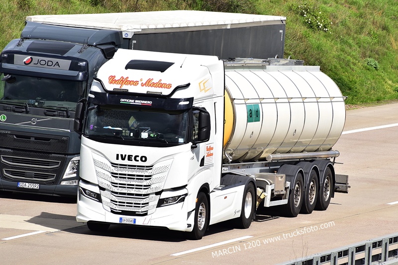 _DSC1998 Codifava & Modena-crop-IVECO S-WAY.JPG