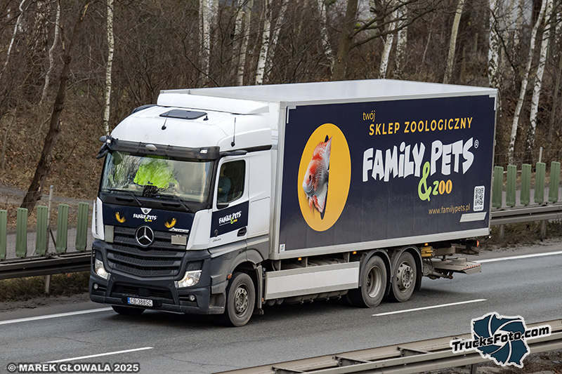 Mercedes-Benz Actros - Family Pets.jpg