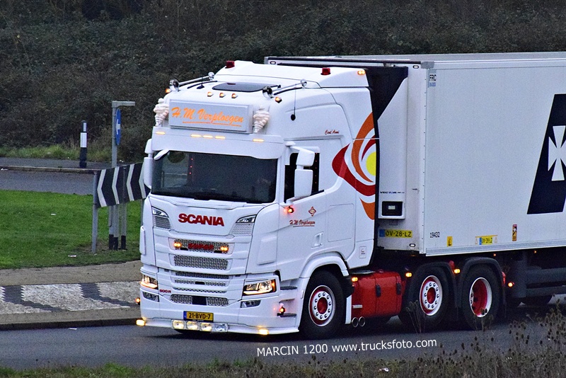 _DSC9877 H.M. Verploegen-crop-SCANIA R500 NG.JPG