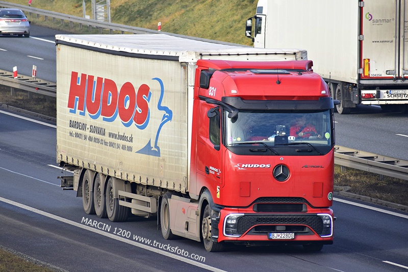 _DSC8628 HUDOS-crop-ActrosL ProCabin.JPG