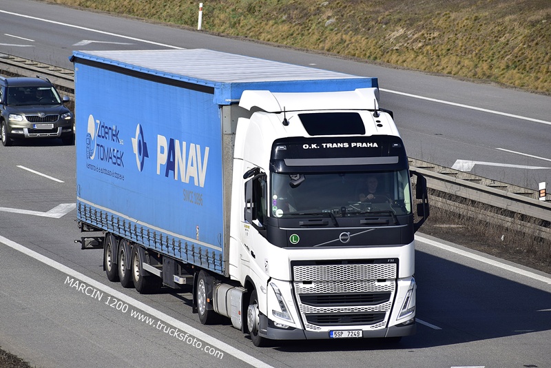 _DSC2328 O.K. TRANS PRAHA-crop-VOLVO FH5.JPG