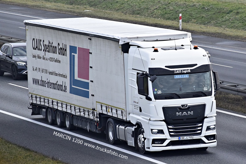 _DSC8816 CLAUS LOGISTIK-crop-MAN TGX II.JPG