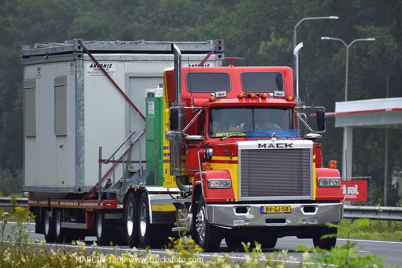 _DSC0573 MACK-crop-------.JPG