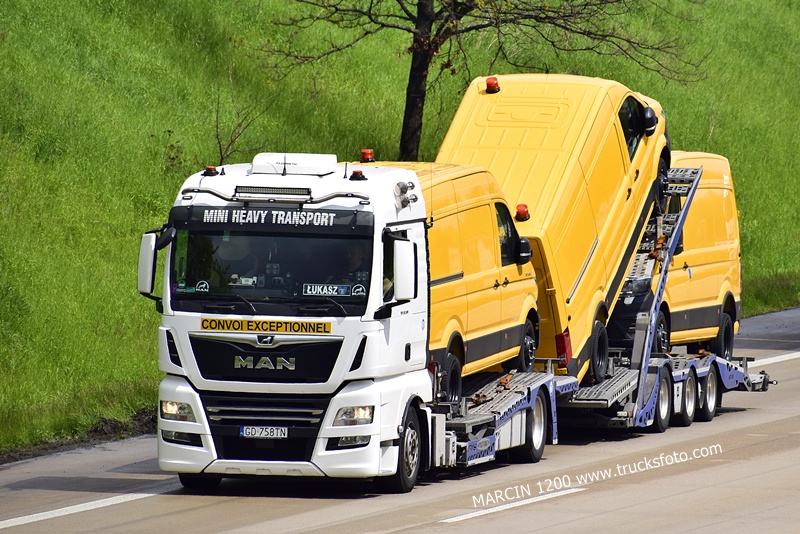 _DSC6757 MINI HEAVY TRANSPORT-crop-MAN TGX.JPG