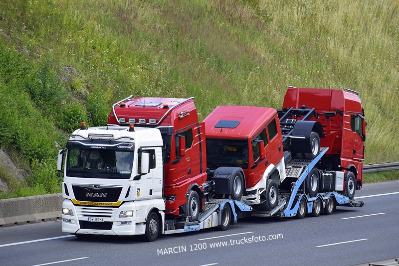 _DSC4972 MINI HEAVY TRANS-crop-MAN TGX.JPG