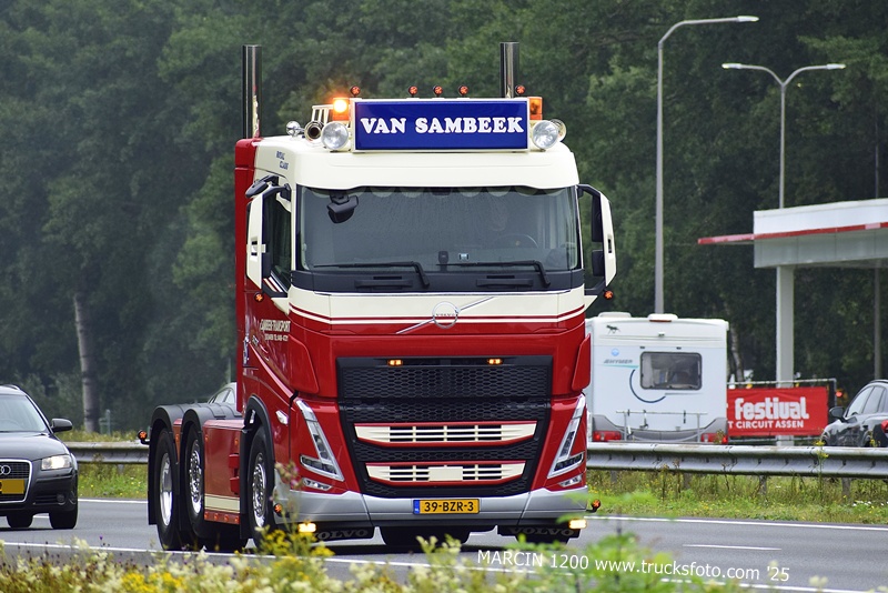_DSC0597 VAN SAMBEEK-crop-VOLVO FH5.JPG