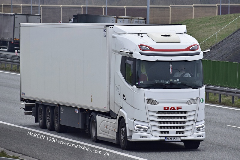 _DSC00011 (172) MAJKA-crop-DAF.JPG