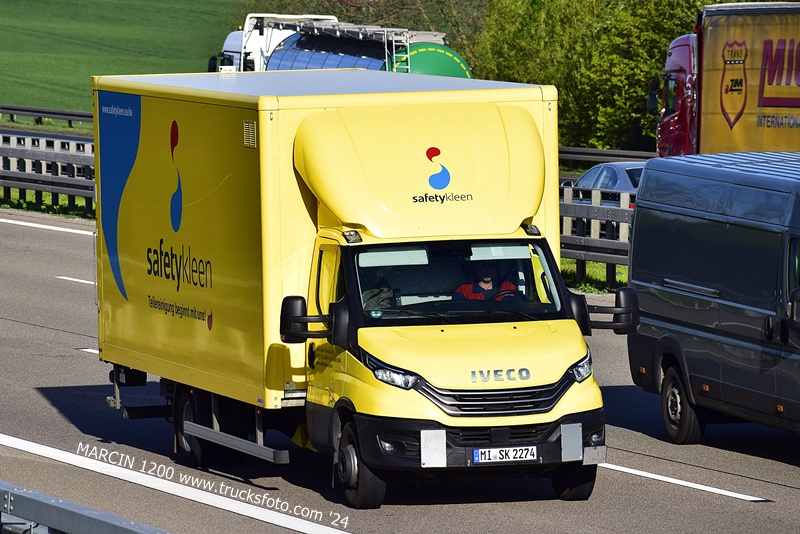 _DSC2426 SAFETYKLEEN BUS-crop-IVECO DAILY.JPG
