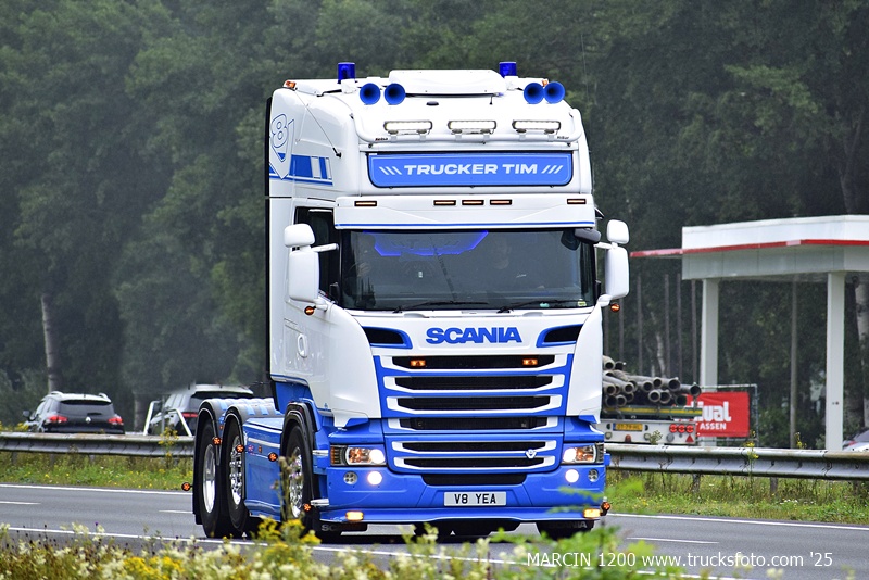 _DSC0578 TRUCKER TIM-crop-SCANIA R STREAMLINE V8.JPG