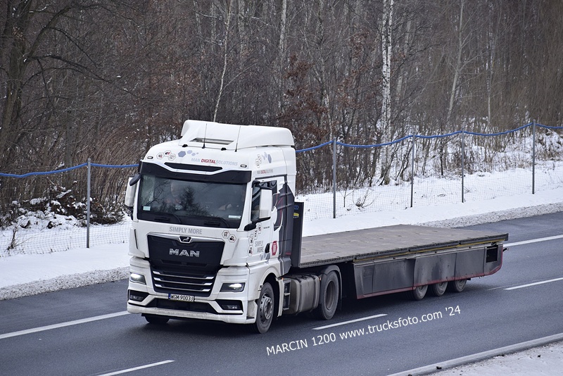 _DSC00011 (2567) MAN TGX II-crop-MAN DIGITAL SOLUTIONS SIMPLY MORE.JPG
