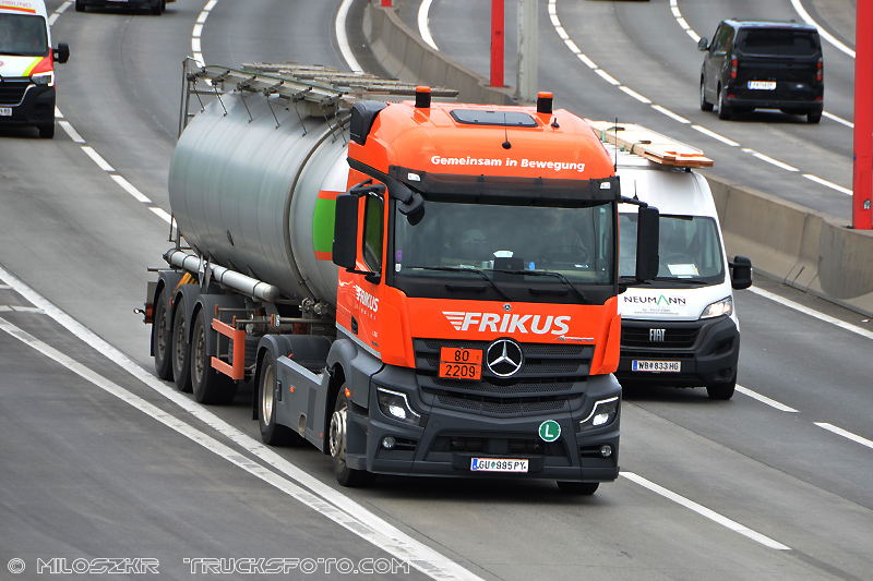Mercedes Benz Actros MP4_Frikus_5089.JPG