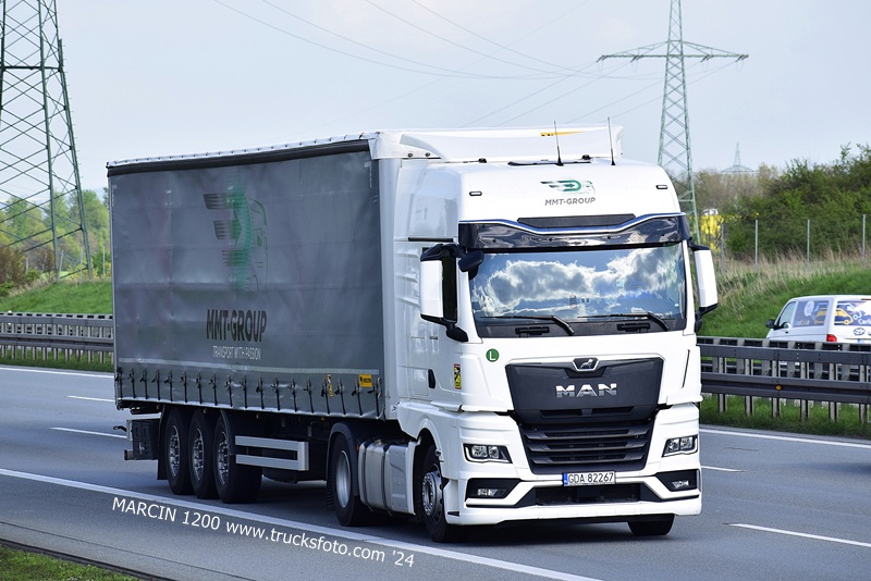 _DSC2179 MMT-GROUP-crop-MAN TGX II.JPG