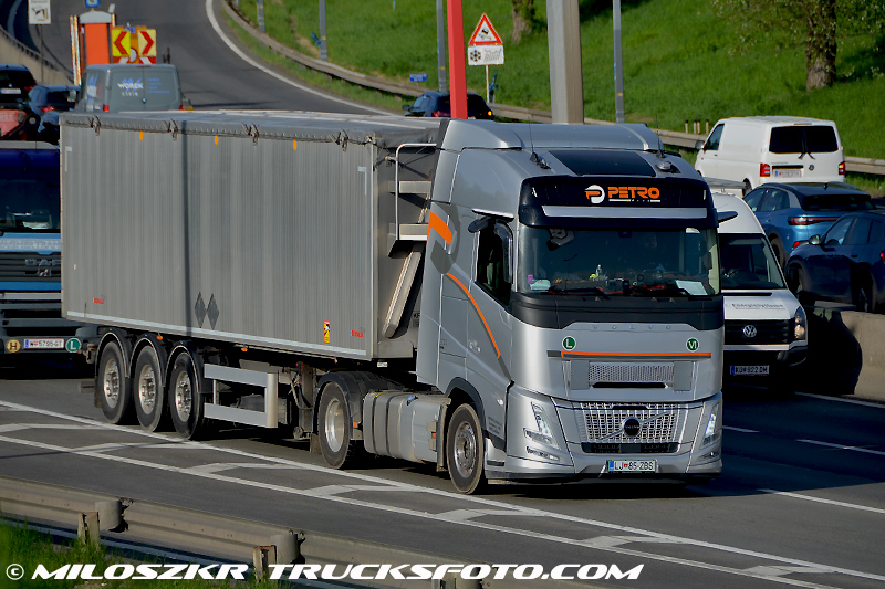 Volvo FH Aero_Petro Plus_4828.JPG