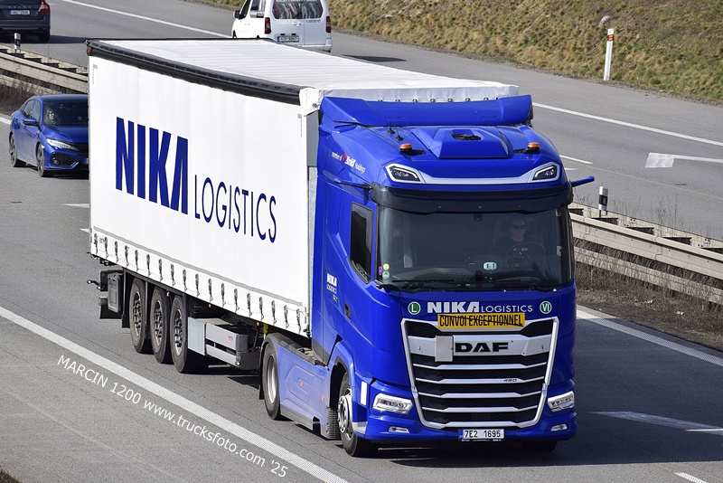 _DSC2687 NIKA-crop-DAF XG.JPG