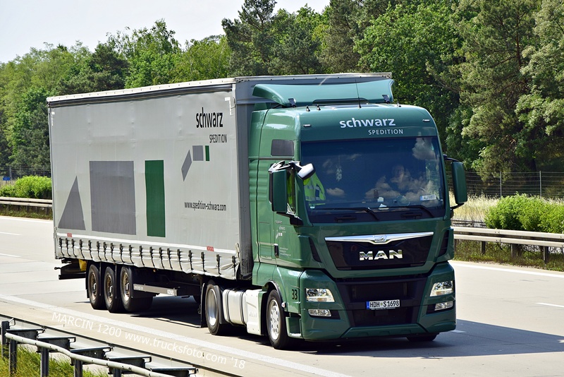 _DSC9686 Schwarz Spedition-crop-MAN TGX.JPG