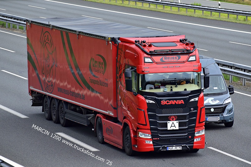 _DSC9348 REUSS-crop-SCANIA S590 V8.JPG