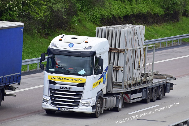 _DSC1176 PFEIFER-crop-DAF XF.JPG