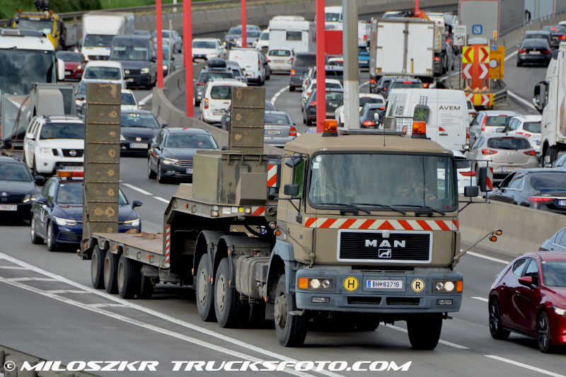 Man F90_5505.JPG