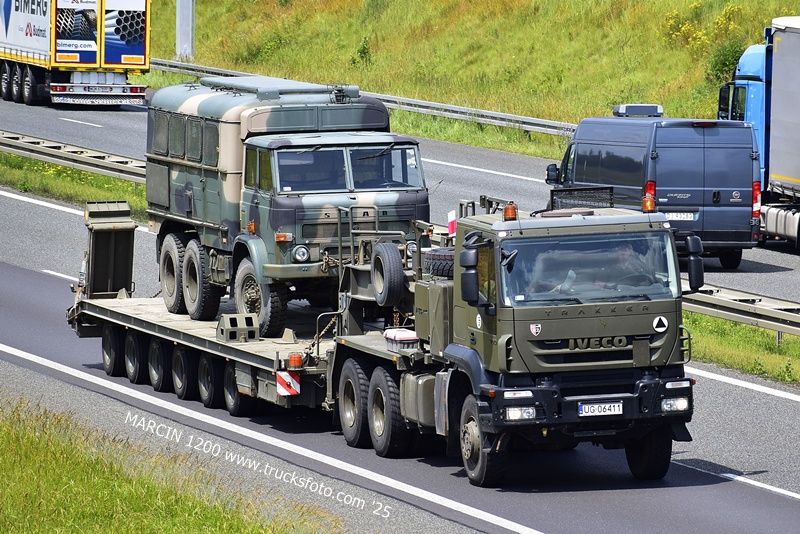 WOJSKO PL (10)-crop-Iveco Trakker.JPG