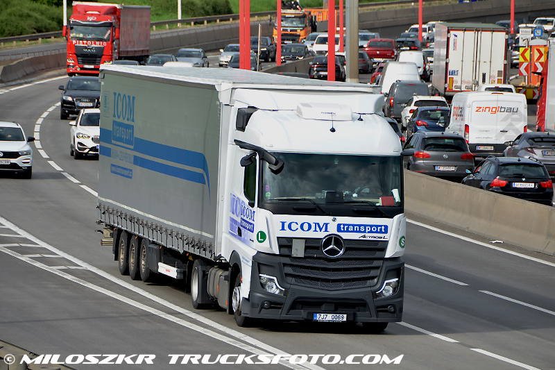Mercedes Benz Actros MP5_Icom_5490.JPG