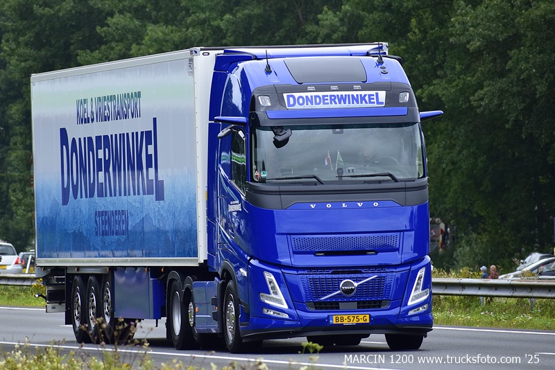 _DSC0688 DONDERWINKEL-crop-VOLVO FH AERO.JPG