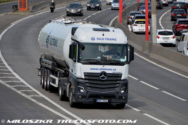 Mercedes Actros MP4_Silo Trans_5323.JPG