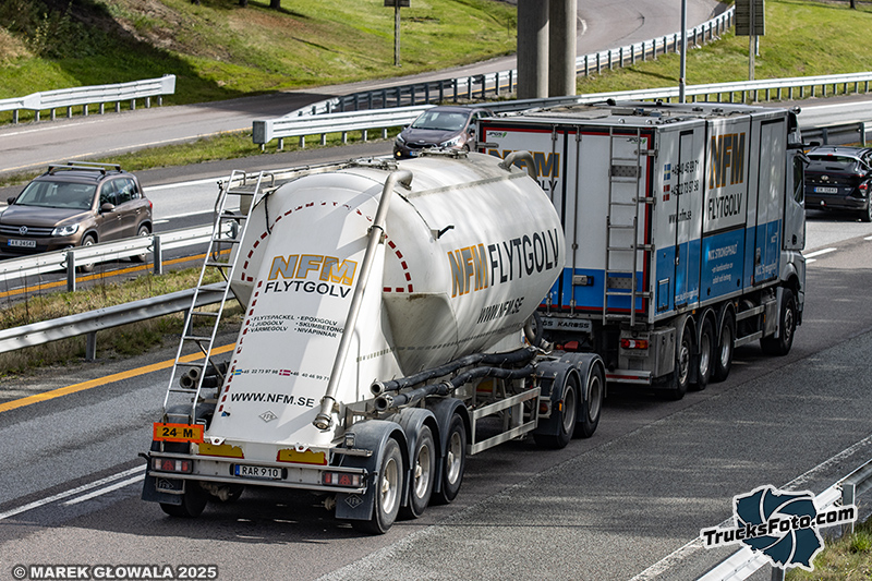 Mercedes-Benz Arocs - NFM Flytgolv.jpg