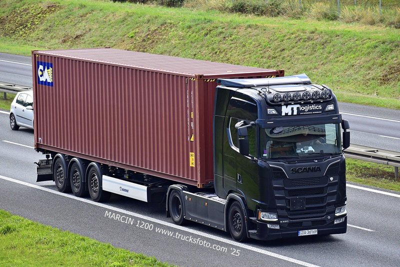 _DSC2139 MT LOGISTICS-crop-SCANIA S520 V8.JPG