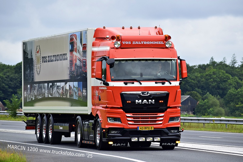 _DSC0112 VOS ZALTBOMMEL-crop-MAN TGX II.JPG