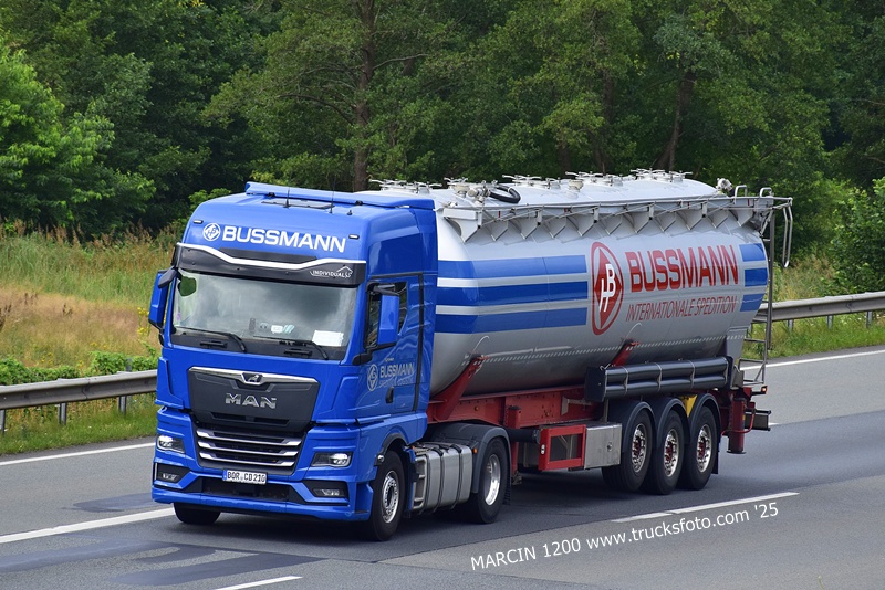 _DSC8680 BUSSMANN-crop-MAN TGX II.JPG