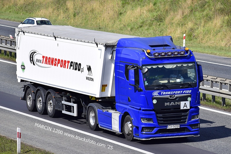 TRANSPORT FIDO-crop-MAN TGX II.JPG