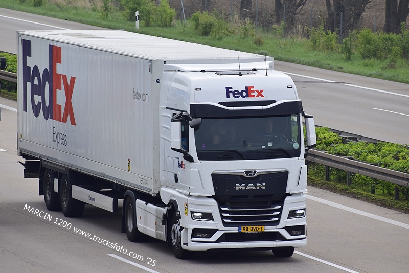 _DSC4214 FEDEX-crop-MAN TGX II.JPG