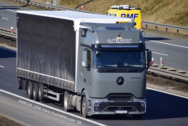 _DSC2709 AUTO WEST-crop-ActrosL ProCabin - WIELTON.JPG