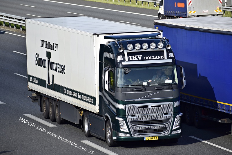 _DSC8006 IKV-crop-VOLVO FH4.JPG