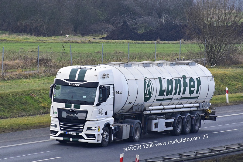 _DSC8818 LANFER-crop-MAN TGX II.JPG
